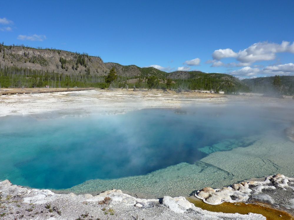 Yellowstone Biscuit basin (47).JPG
